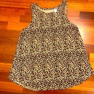 Sleeveless long bottom cheetah print shirt.